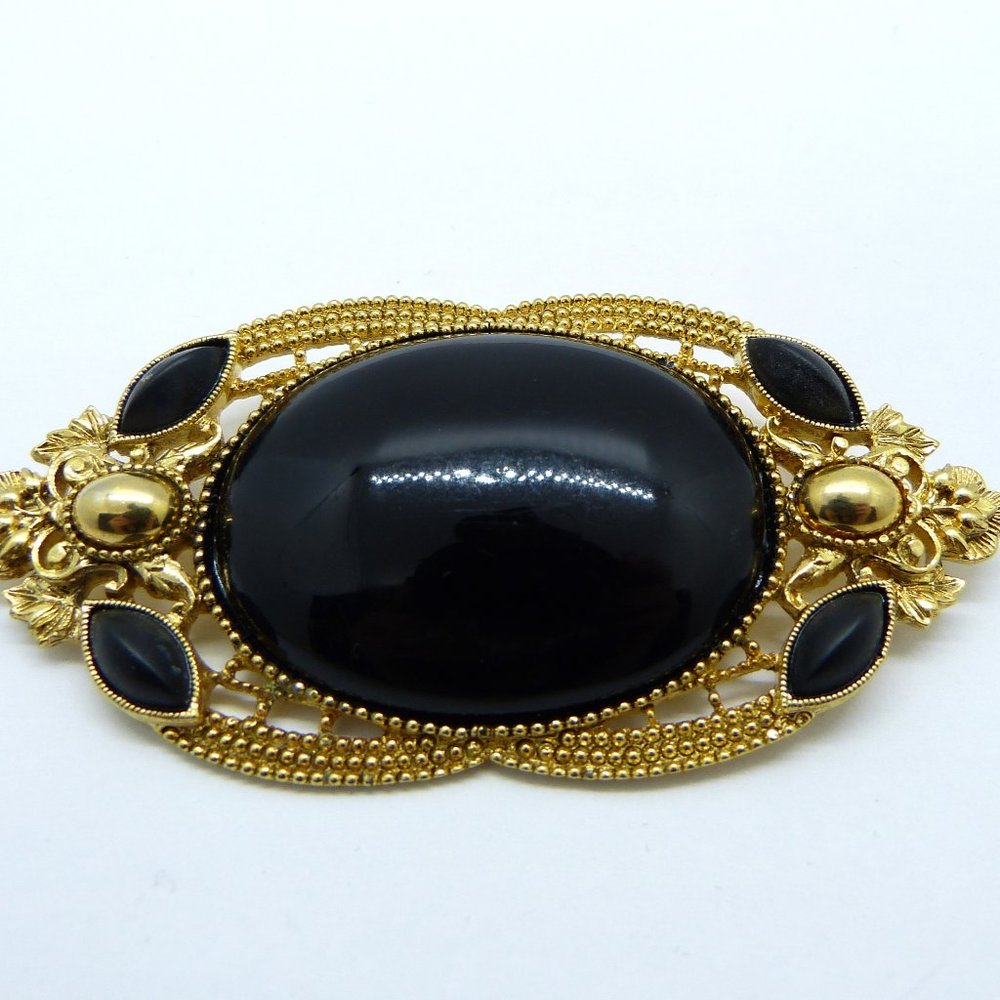 Large Black Stone Ornate Gold Tone Oval Brooch